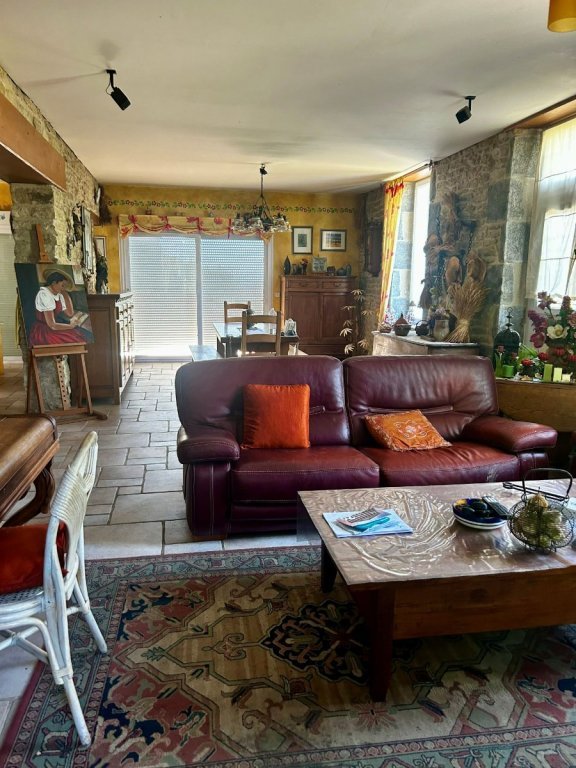 MAISON A VENDRE - MONTAPAS - 185.93 m2 - 120 000 &euro;