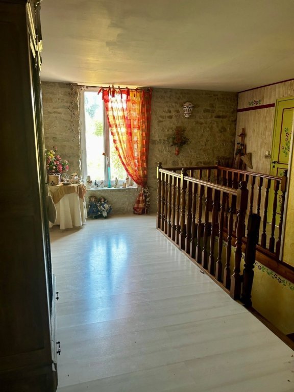 MAISON A VENDRE - MONTAPAS - 185.93 m2 - 120 000 &euro;