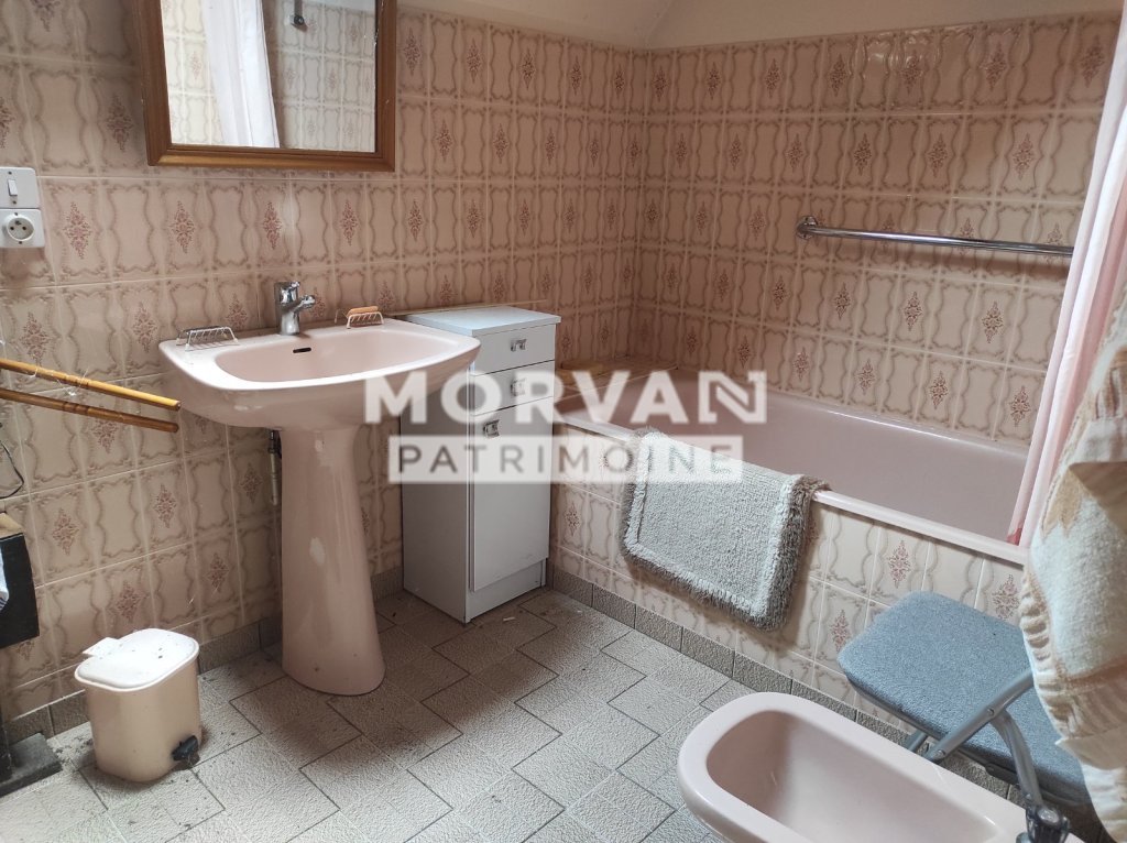 Pavillon sur sous sol complet A VENDRE - MONTIGNY EN MORVAN - 145.97 m2 - 150 000 &euro;