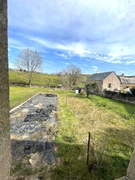 MAISON A VENDRE - MONTREUILLON - 249 m2 - 78 000 &euro;