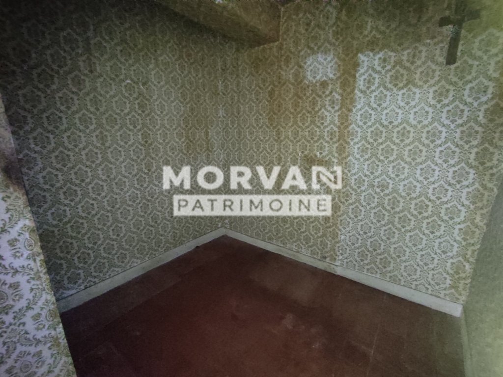 Maison 8 pièces / 4 Chambres A VENDRE - ST HILAIRE EN MORVAN - 148.37 m2 - 65 000 &euro;