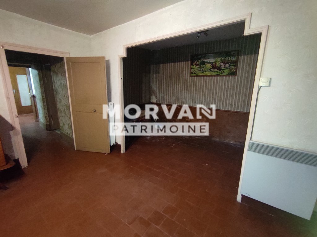 Maison 8 pièces / 4 Chambres A VENDRE - ST HILAIRE EN MORVAN - 148.37 m2 - 65 000 &euro;