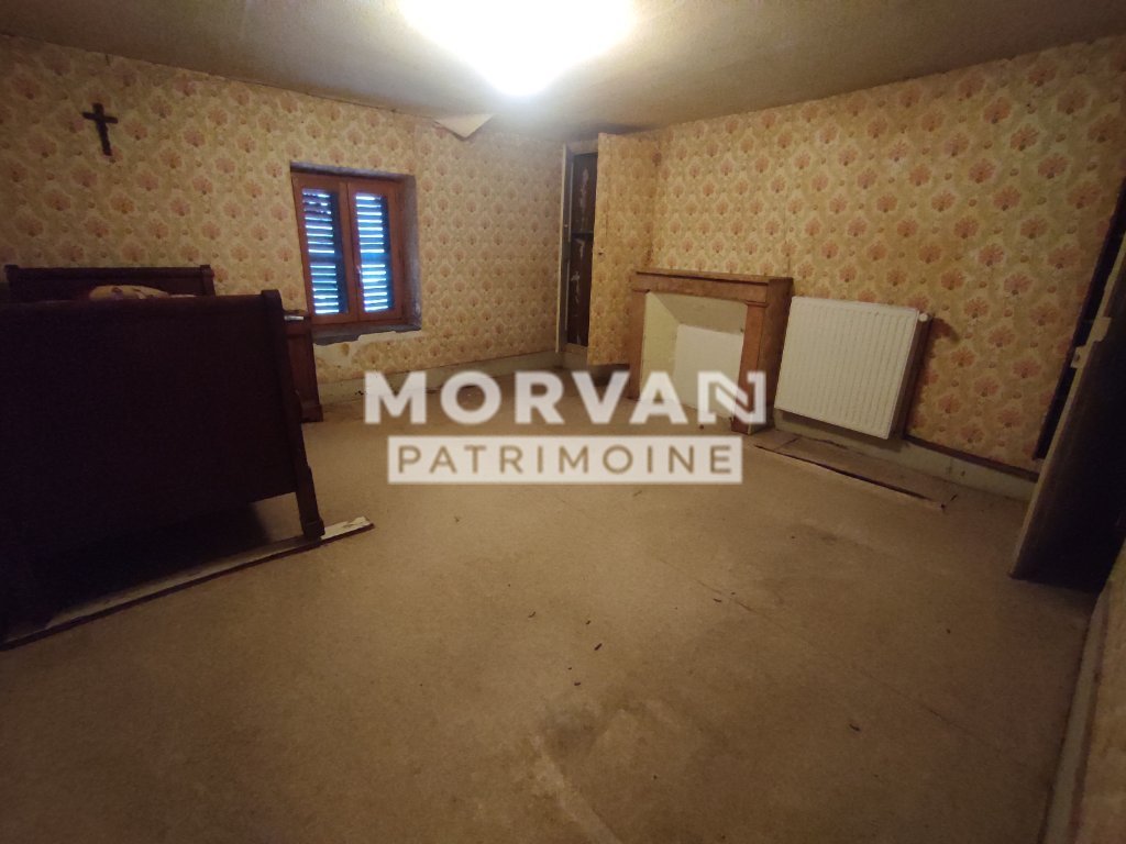 Maison 8 pièces / 4 Chambres A VENDRE - ST HILAIRE EN MORVAN - 148.37 m2 - 65 000 &euro;