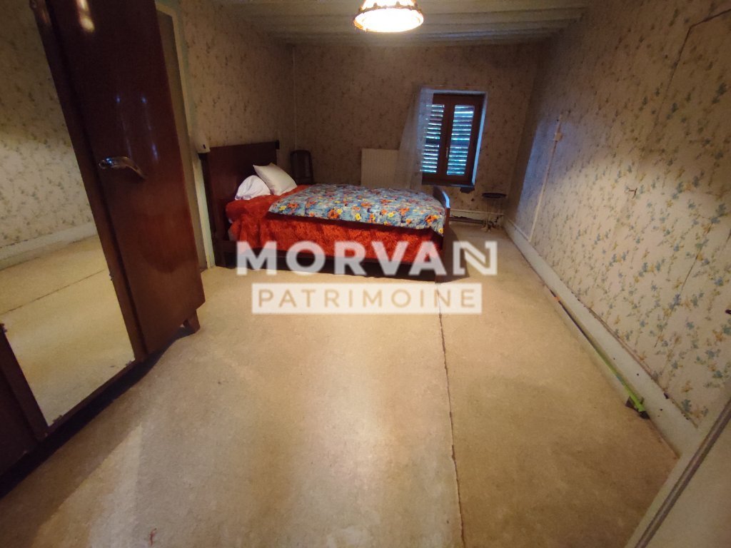 Maison 8 pièces / 4 Chambres A VENDRE - ST HILAIRE EN MORVAN - 148.37 m2 - 65 000 &euro;