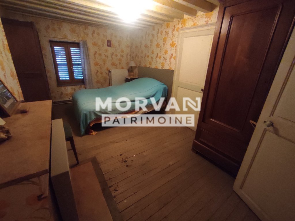 Maison 8 pièces / 4 Chambres A VENDRE - ST HILAIRE EN MORVAN - 148.37 m2 - 65 000 &euro;