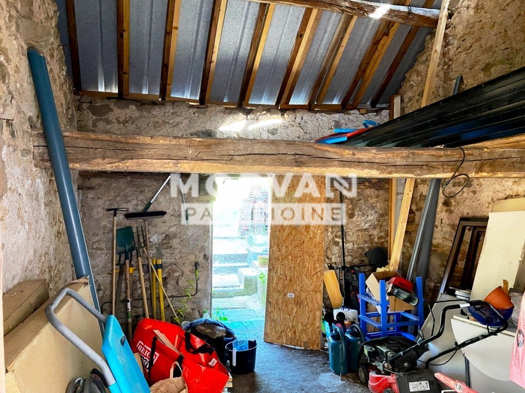 MAISON DE VILLAGE - REMISE ET JARDIN CLOS A VENDRE - ST SAULGE - 50.67 m2 - 32�000�&euro;