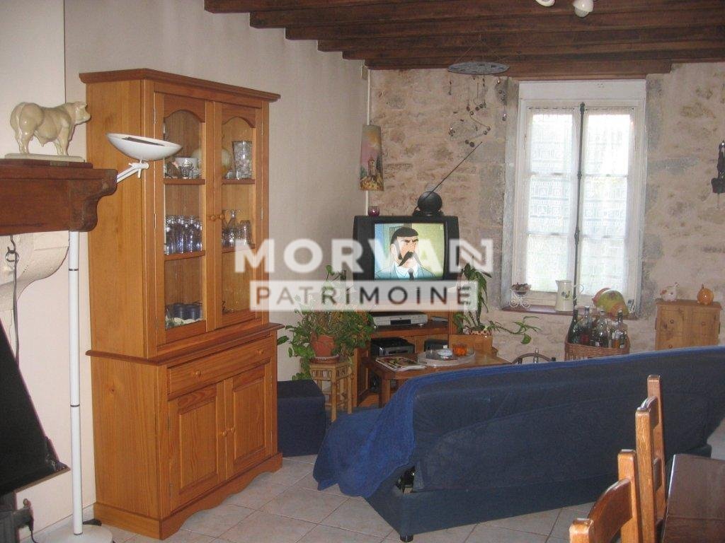 MAISON DE VILLAGE-DEPENDANCES-TERRAIN 46000� A VENDRE - ST SAULGE - 60.18 m2 - 39�000�&euro;