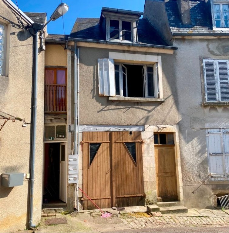 MAISON A VENDRE - ST SAULGE - 265 m2 - 18 000 &euro;